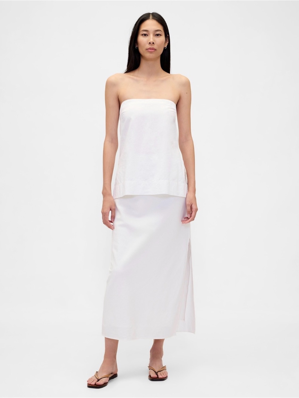 Gap Women’s White Straight Midi Skirt with side slits!